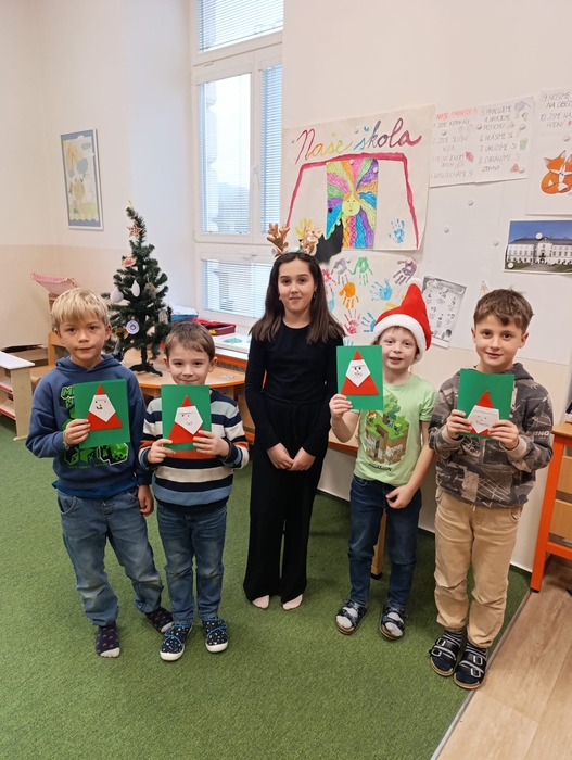 Vánoční tvoření s děvčaty ze 4. tříd Vánoční tvoření s děvčaty ze 4. tříd